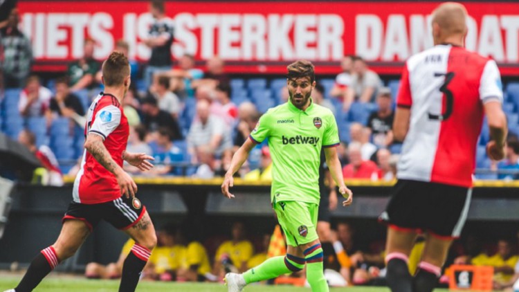 El Levante sigue buscando su equipo titular 'sin fichajes'