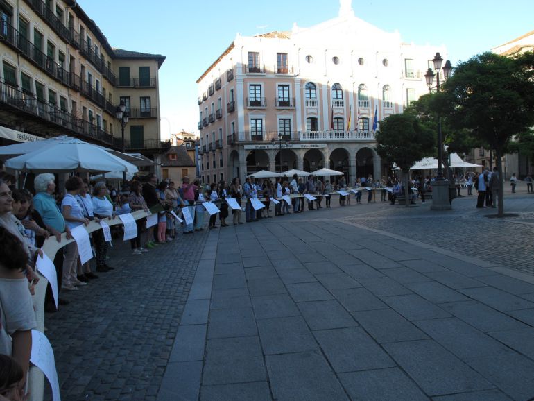 Cadena humana convocada por la Plataforma Stop 5G Cadena humana convocada por la Plataforma Stop 5G