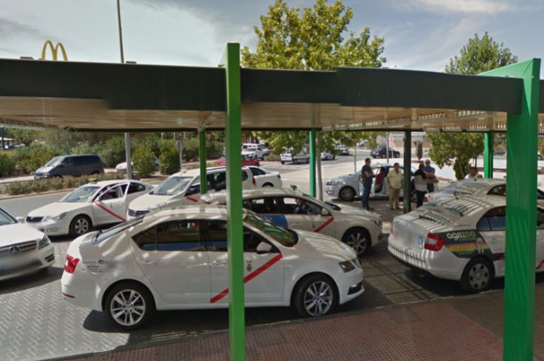 Los taxistas de la provincia también paran en contra de la competencia desleal Los taxistas de la provincia también paran en contra de la competencia desleal