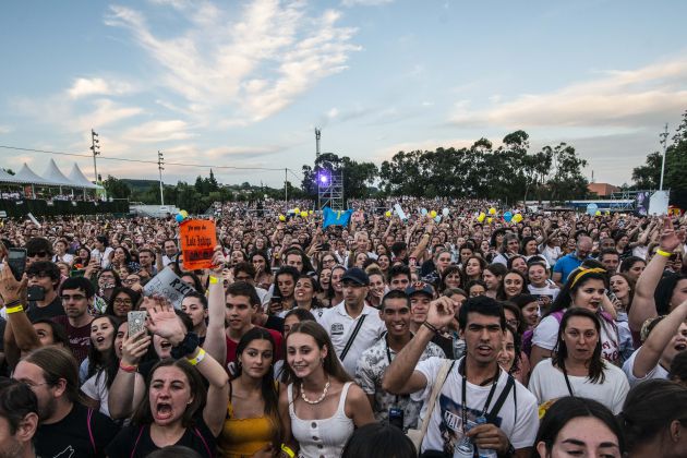 Más de 10.000 personas disfrutaron del espectáculo. Más de 10.000 personas disfrutaron del espectáculo.