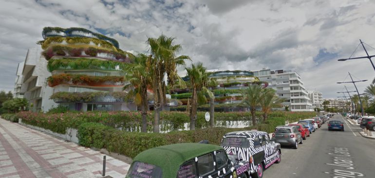 Imagen de un bloque de viviendas de lujo en el Paseo Joan Carles I Imagen de un bloque de viviendas de lujo en el Paseo Joan Carles I