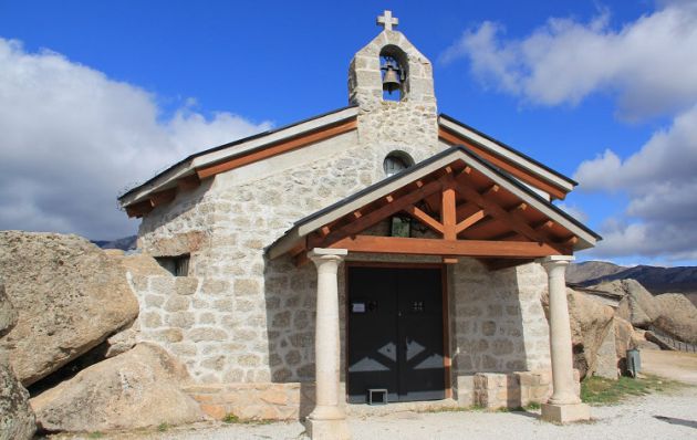 Ermita de Nuestra Señora del Rosario, patrona de Soto en el término municipal de Miraflores Ermita de Nuestra Señora del Rosario, patrona de Soto en el término municipal de Miraflores