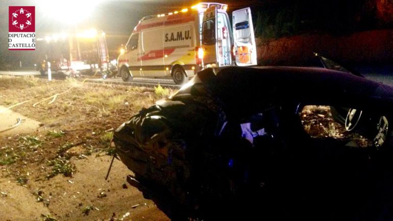 Tres personas heridas en un accidente de tráfico en la CV-10 a la altura de Cabanes Tres personas heridas en un accidente de tráfico en la CV-10 a la altura de Cabanes