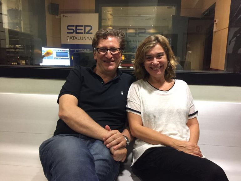 Anna Barrachina i Enric Calpena, als estudis de Ràdio Barcelona. Anna Barrachina i Enric Calpena, als estudis de Ràdio Barcelona.