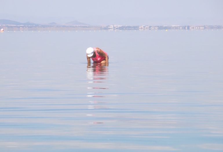 Pacto por el Mar Menor recuerda la ilegalidad y peligro de extraer crustáceos y moluscos en la laguna salada Pacto por el Mar Menor recuerda la ilegalidad y peligro de extraer crustáceos y moluscos en la laguna salada