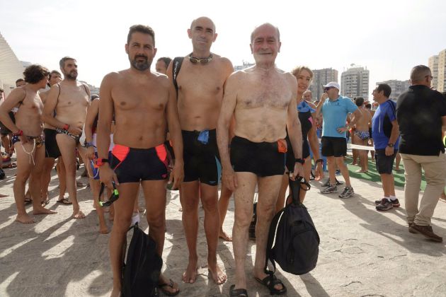 Las medusas obligan a suspender la travesía a nado del Puerto de Málaga: Las medusas obligan a suspender la travesía a nado del puerto de Málaga Las medusas obligan a suspender la travesía a nado del Puerto de Málaga: Las medusas obligan a suspender la travesía a nado del puerto de Málaga