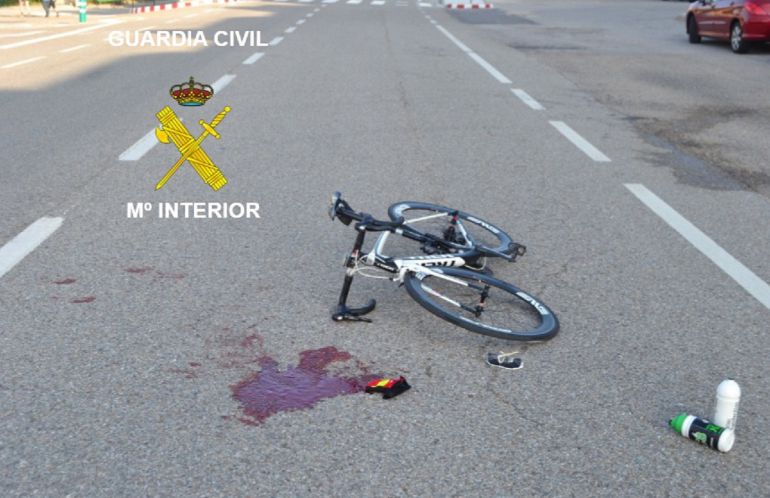 Atropello ciclista: La Guardia Civil investiga por imprudencia a un conductor que arrolló a un ciclista Atropello ciclista: La Guardia Civil investiga por imprudencia a un conductor que arrolló a un ciclista