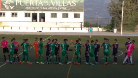 Los jugadores del Atlético Mancha Real y Villacarrillo. Los jugadores del Atlético Mancha Real y Villacarrillo.