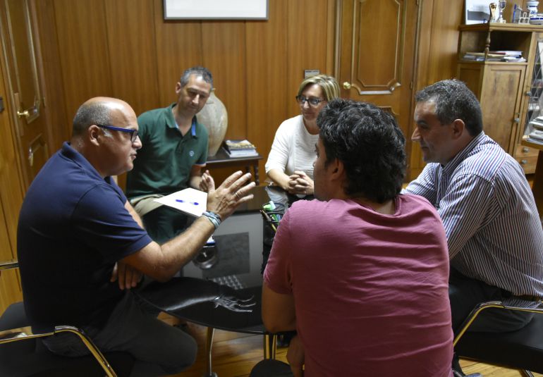 Jose Manuel Baltar con los representantes vecinales Jose Manuel Baltar con los representantes vecinales