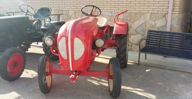 El Porsche rojo de la colección de Romualdo Olivares. El Porsche rojo de la colección de Romualdo Olivares.