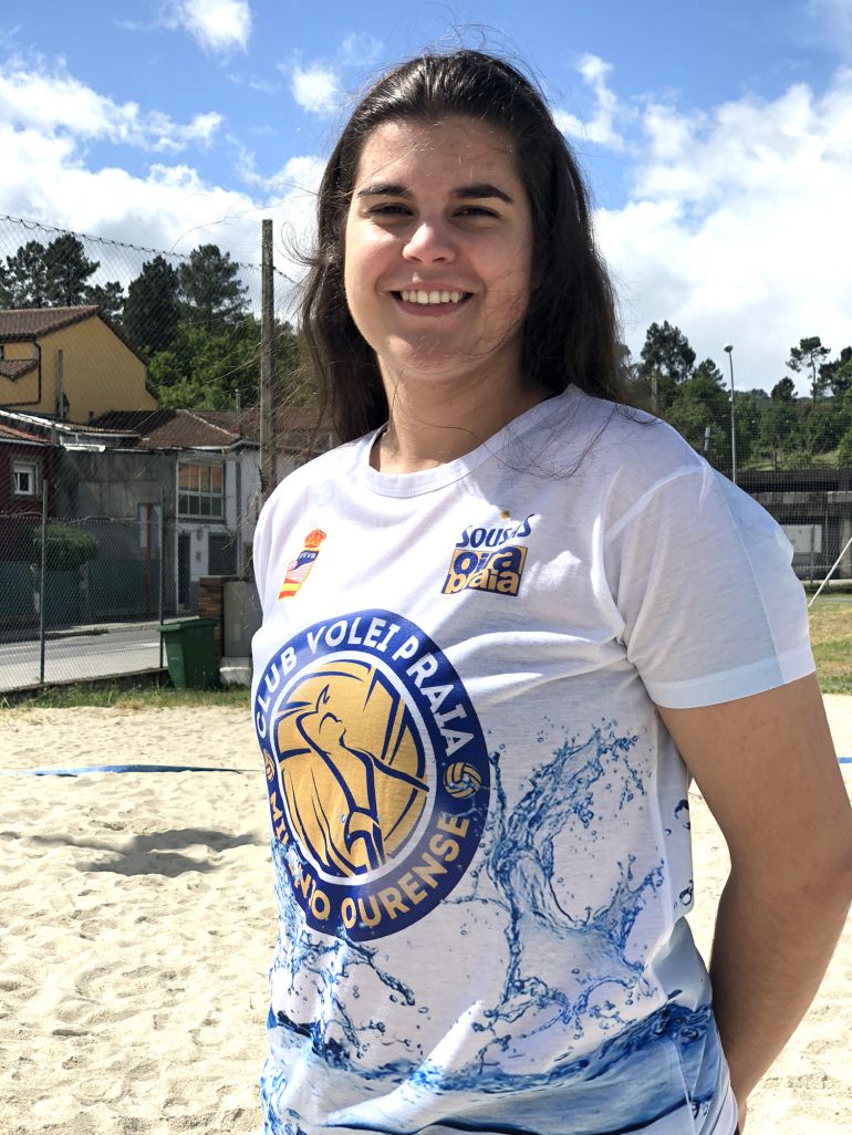 Patri González, jugadora del Club Volei Praia Milenio Ourense, es la quinta ocasión que es seleccioanada por la Selección Gallega, en sus diferentes categorías, en esta ocasión sub 21. Patri González, jugadora del Club Volei Praia Milenio Ourense, es la quinta ocasión que es seleccioanada por la Selección Gallega, en sus diferentes categorías, en esta ocasión sub 21.