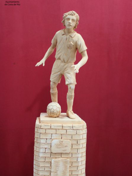 Monumento a los futbolistas de Coria del Río: Coria del Río homenajea a sus futbolistas Monumento a los futbolistas de Coria del Río: Coria del Río homenajea a sus futbolistas