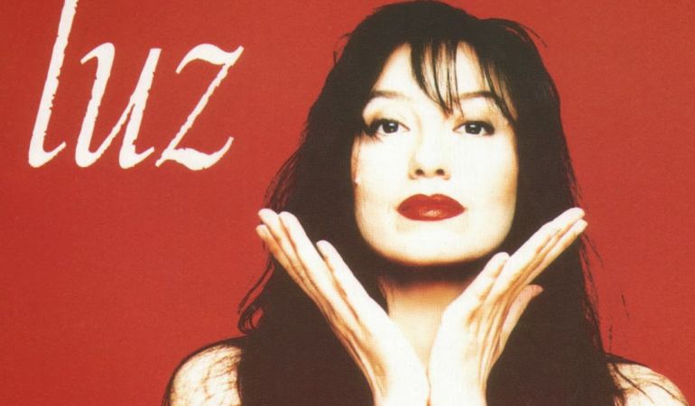 Luz Casal se convirtió en leyenda viva de la música en español gracias a sus discos de los 90 Luz Casal se convirtió en leyenda viva de la música en español gracias a sus discos de los 90