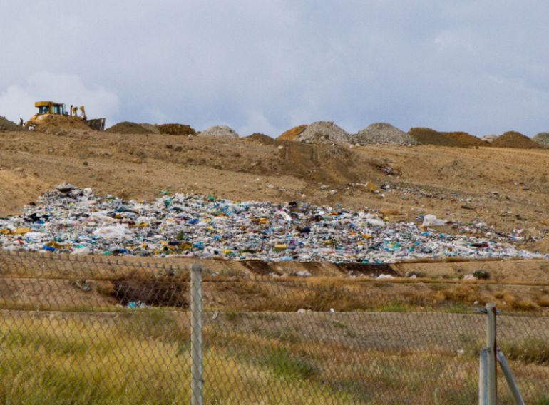 Reparar el "desastre ecológico" del vertedero de Orihuela costará 20 millones Reparar el "desastre ecológico" del vertedero de Orihuela costará 20 millones