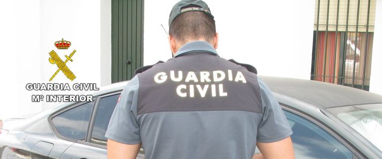 Agente de la Guardia Civil. Agente de la Guardia Civil.