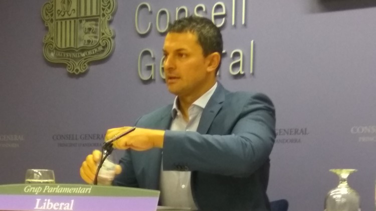 Els liberals acusen Martí de desgovern i demanen eleccions immediates