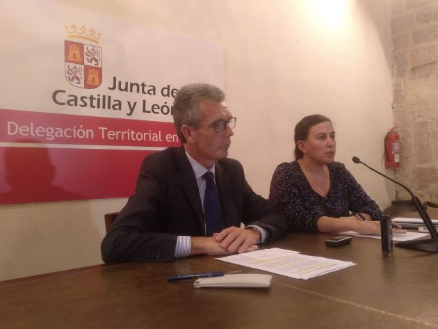 El delegado territorial de la Junta en Ávila, José Francisco Hernández, y la jefa de Epidemiología, Sonia Tamames, han informado del protocolo sanitario que se va a seguir El delegado territorial de la Junta en Ávila, José Francisco Hernández, y la jefa de Epidemiología, Sonia Tamames, han informado del protocolo sanitario que se va a seguir