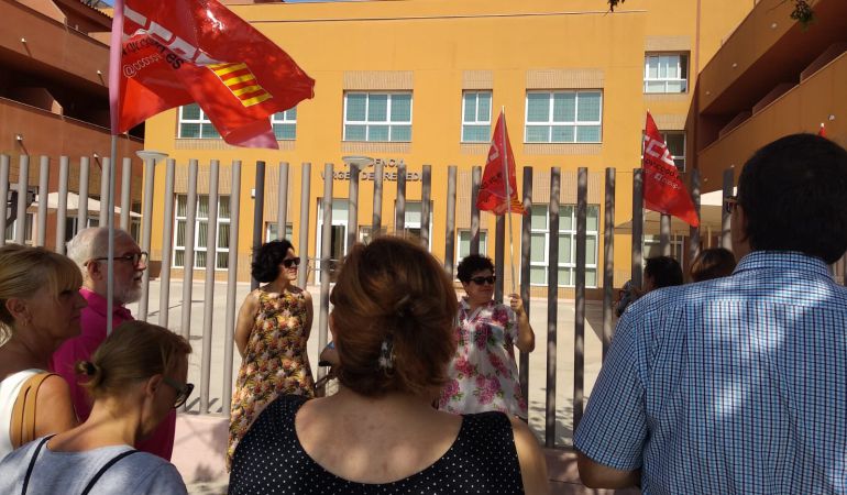Nueva concentración de las trabajadoras despedidas por el Obispado Nueva concentración de las trabajadoras despedidas por el Obispado