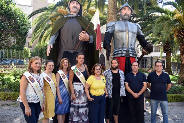 Dos gigantes "llegan" a Ciudad Real para incorporarse al tradicional pasacalles Dos gigantes "llegan" a Ciudad Real para incorporarse al tradicional pasacalles