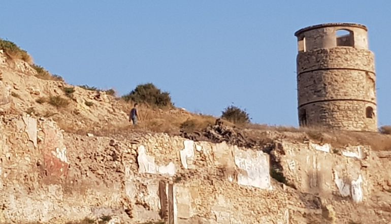 La concejal de Cs Ana Rama "caza" a un ciudadano alemán mientras expoliaba el yacimiento arqueológico del Molinete La concejal de Cs Ana Rama "caza" a un ciudadano alemán mientras expoliaba el yacimiento arqueológico del Molinete