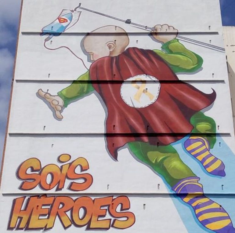 'Sois héroes', el esperanzador mensaje en un edificio frente al hospital La Fe de Valencia 'Sois héroes', el esperanzador mensaje en un edificio frente al hospital La Fe de Valencia