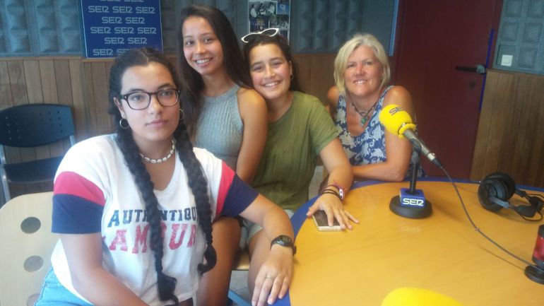Las deportistas y su entrenadora, en los estudios de Radio Ibiza SER Las deportistas y su entrenadora, en los estudios de Radio Ibiza SER