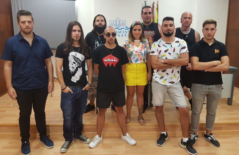 Artistas locales que actuarán en la caseta multiusos junto a la concejala, Paqui Díez Artistas locales que actuarán en la caseta multiusos junto a la concejala, Paqui Díez