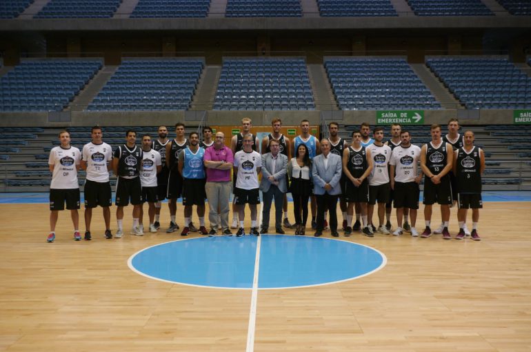 Plantilla, cuerpo técnico y directivo del Monbus Obradoiro Plantilla, cuerpo técnico y directivo del Monbus Obradoiro