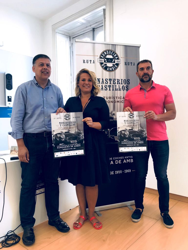 Bernardino González, Beatriz Crespo e Rubén Seara, na prsentación, da Terceira Concentración de Coches Clásicos de Xunqueira de Ambía. Bernardino González, Beatriz Crespo e Rubén Seara, na prsentación, da Terceira Concentración de Coches Clásicos de Xunqueira de Ambía.