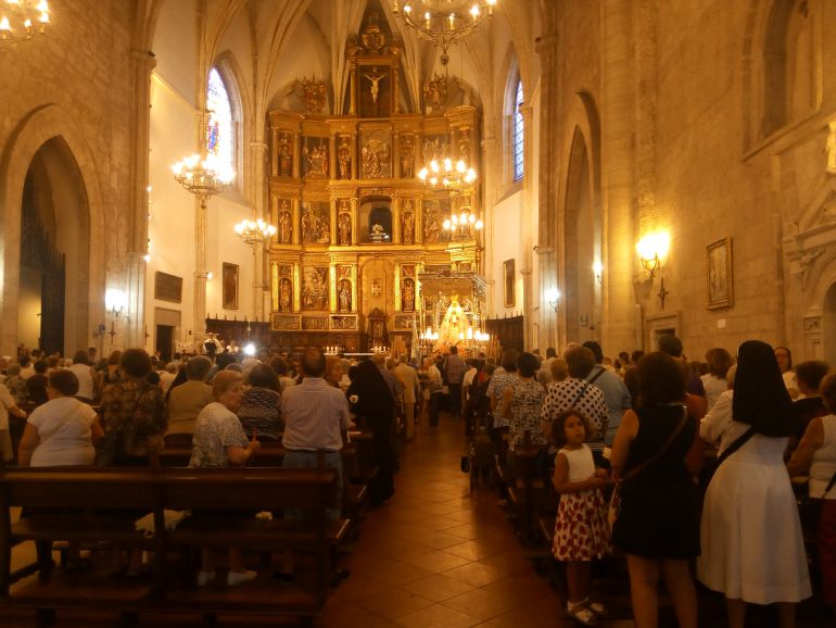 La Caravana Blanca llena un año más la catedral de la capital en la ofrenda del mundo del dolor La Caravana Blanca llena un año más la catedral de la capital en la ofrenda del mundo del dolor
