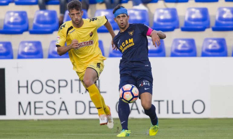 Hugo Álvarez 'vuelve' al Real Murcia y el Córdoba no deja salir aún a Quim Araujo Hugo Álvarez 'vuelve' al Real Murcia y el Córdoba no deja salir aún a Quim Araujo