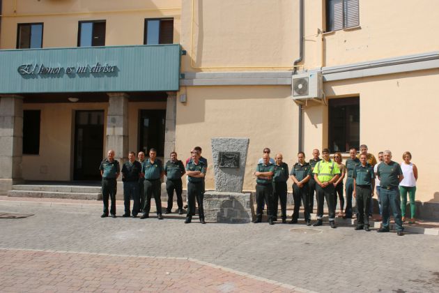 Minuto de silencio en el Cuartel de la Guardia Civil Minuto de silencio en el Cuartel de la Guardia Civil
