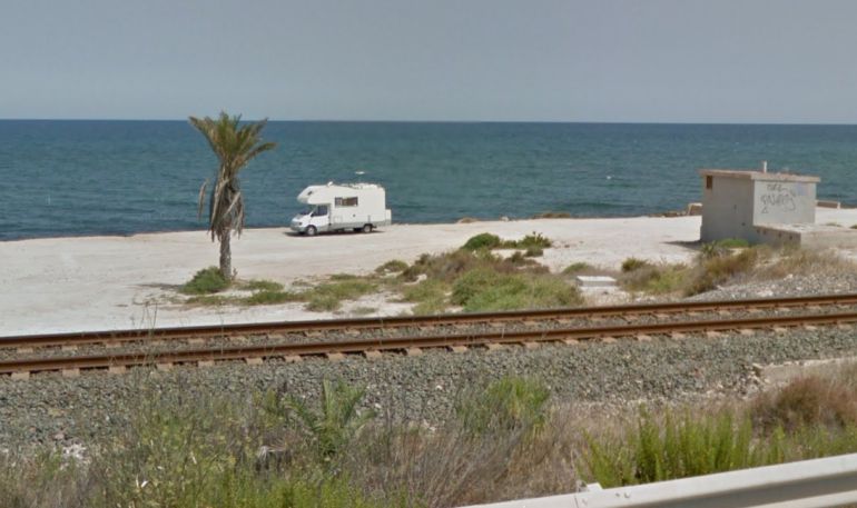 Las caravanas en Aguamarga serán legales el próximo verano Las caravanas en Aguamarga serán legales el próximo verano