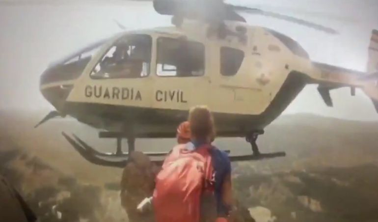 Rescate de una montañera en el pico Trevenque del espacio protegido de Sierra Nevada (Granada) Rescate de una montañera en el pico Trevenque del espacio protegido de Sierra Nevada (Granada)