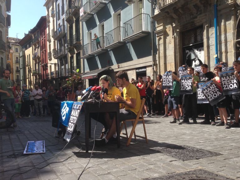 Los ocupantes de Rozalejo ofrecen una rueda de prensa Los ocupantes de Rozalejo ofrecen una rueda de prensa