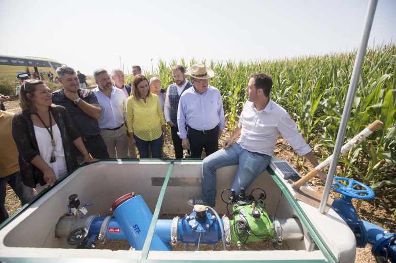 La Delegada del Gobierno y el presidente de la Junta han participado en las jornadas de puertas abiertas de la Comunidad de Regantes del Páramo La Delegada del Gobierno y el presidente de la Junta han participado en las jornadas de puertas abiertas de la Comunidad de Regantes del Páramo