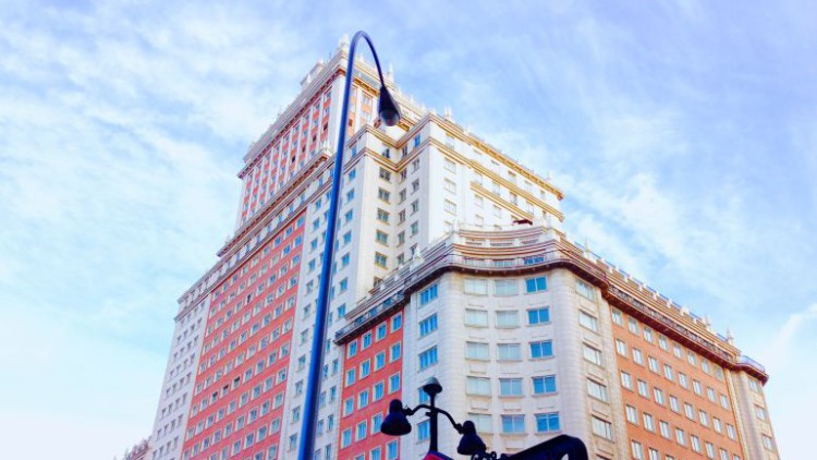 Baraka denuncia a RIU y pide parar las obras del Edificio España