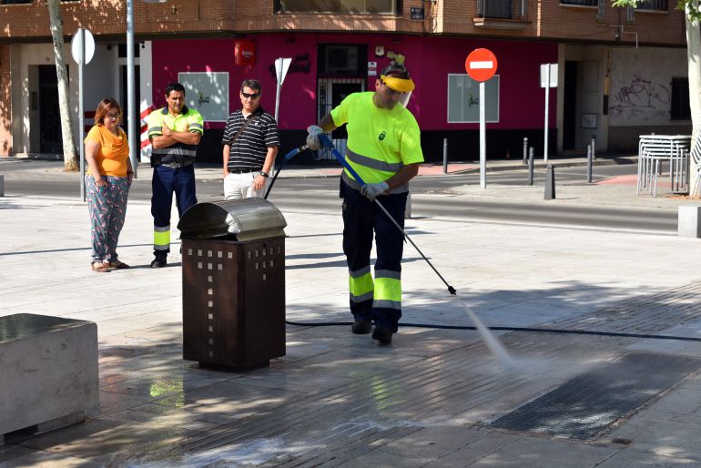 Nueva máquina hidrolimpiadora para eliminar las manchas y pintadas en el mobiliario urbano Nueva máquina hidrolimpiadora para eliminar las manchas y pintadas en el mobiliario urbano