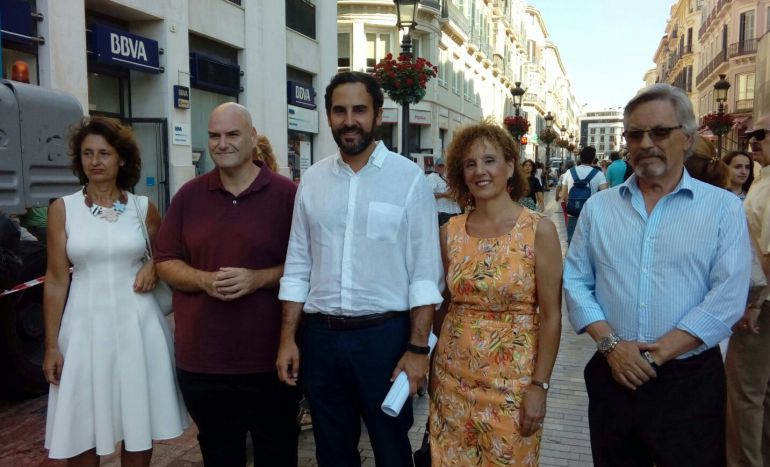 Daniel Pérez acusa al alcalde de Málaga de querer acabar con la feria del centro: Daniel Pérez acusa al alcalde de Málaga de querer acabar con la feria del centro Daniel Pérez acusa al alcalde de Málaga de querer acabar con la feria del centro: Daniel Pérez acusa al alcalde de Málaga de querer acabar con la feria del centro