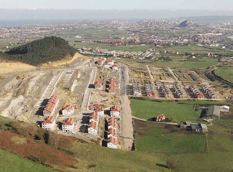 El Gobierno de Cantabria inicia la segunda fase de regeneración del Alto del Cuco El Gobierno de Cantabria inicia la segunda fase de regeneración del Alto del Cuco