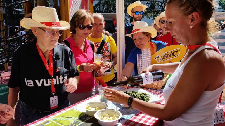 El stand de 'E para comer, Lugo' en una etapa de la última Vuelta a España El stand de 'E para comer, Lugo' en una etapa de la última Vuelta a España