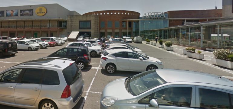 Imputado un hombre por intento de abuso sexual a cuatro niñas en el parking del centro comercial Artea Imputado un hombre por intento de abuso sexual a cuatro niñas en el parking del centro comercial Artea