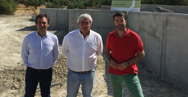 Visita del diputado de Servicios Municipales, Bartolomé Cruz, junto con el alcalde de la localidad de Huesa, Ángel Padilla, a las obras del nuevo punto de acopio de residuos. Visita del diputado de Servicios Municipales, Bartolomé Cruz, junto con el alcalde de la localidad de Huesa, Ángel Padilla, a las obras del nuevo punto de acopio de residuos.