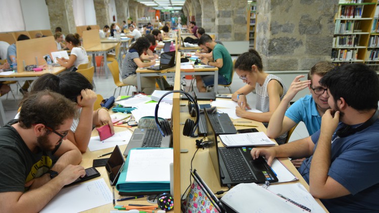 La UPCT abre su biblioteca de cara a los exámenes de septiembre