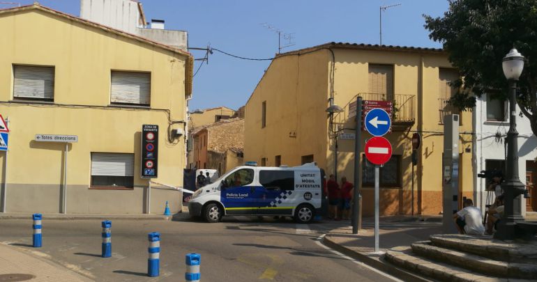 El carrer ha estat tallat des de primera hora del matí. El carrer ha estat tallat des de primera hora del matí.