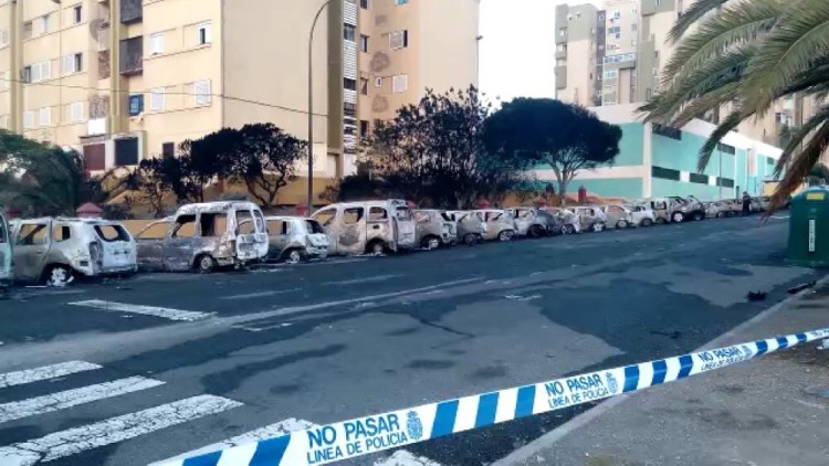 Queman 26 coches en Jinámar