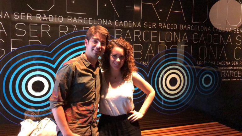 Enric Cambray i Júlia Barceló, als estudis de Ràdio Barcelona. Enric Cambray i Júlia Barceló, als estudis de Ràdio Barcelona.