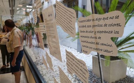 Se forma un vínculo entre los abuelos y las familias, que les dejan mensajes de gratitud en la residencia Se forma un vínculo entre los abuelos y las familias, que les dejan mensajes de gratitud en la residencia