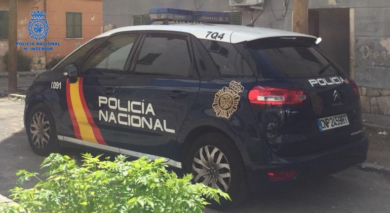 Detenida en Palma por obligar a su hermana a vivir en el rellano de la escalera Detenida en Palma por obligar a su hermana a vivir en el rellano de la escalera