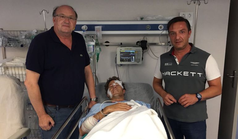 El torero Manuel Escribano junto a los doctores Pascual González Masegosa y Jesús Cuesta, que le intervinieron de urgencia en Albacete El torero Manuel Escribano junto a los doctores Pascual González Masegosa y Jesús Cuesta, que le intervinieron de urgencia en Albacete